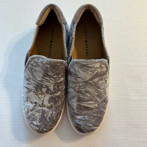 Lucky Brand Gray Velour Leather Slip On Sneaker Women’s 7.5 Elegant Preppy Luxe - Picture 1 of 5